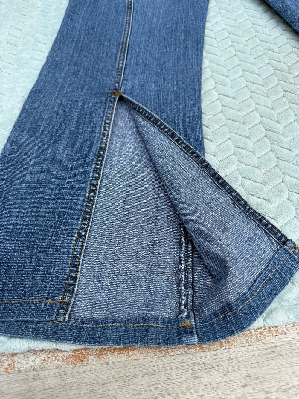 Vintage JLO Pocketless Slit Hem Flare Jeans 2000s - Picture 9 of 13